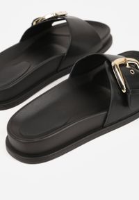 Born2be - Czarne Klapki na Grubej Podeszwie Ozdobione Metaliczną Klamrą Lorefer. Okazja: na co dzień. Kolor: czarny. Wzór: aplikacja. Styl: casual, elegancki #6