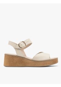 Ryłko - Kremowe sandały na platformie. Kolor: beżowy. Materiał: skóra. Obcas: na platformie. Styl: street #1