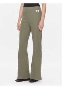 Calvin Klein Jeans Spodnie materiałowe J20J222598 Zielony Straight Fit. Kolor: zielony. Materiał: bawełna #1