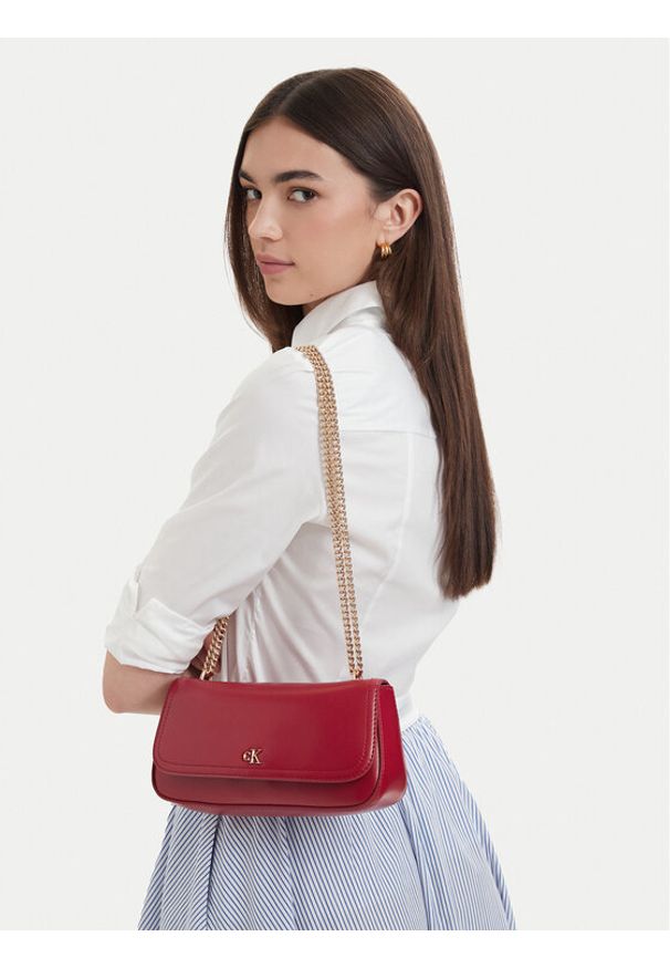Calvin Klein Torebka Ck Convertible Chain Small Bag LV04F3172G Bordowy. Kolor: czerwony. Materiał: skórzane
