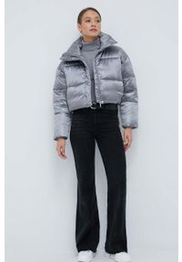 Calvin Klein kurtka damska kolor srebrny zimowa oversize. Kolor: srebrny. Materiał: włókno. Sezon: zima #5