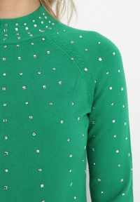 Born2be - Zielony Sweter z Golfem Ozdobiony Kompozycją z Cyrkonii Ruittes. Okazja: na co dzień. Typ kołnierza: golf. Kolor: zielony. Wzór: aplikacja. Styl: casual #4
