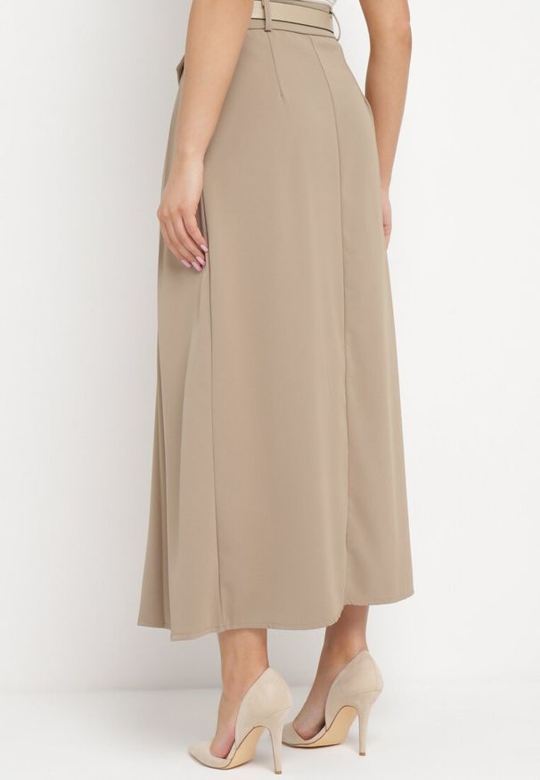Born2be - Beżowa Rozkloszowana Spódnica z Szerokimi Plisami i Paskiem w Komplecie Henlitta. Kolor: beżowy. Styl: elegancki