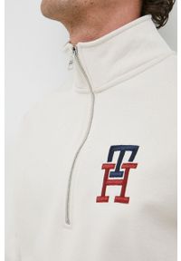 TOMMY HILFIGER - Tommy Hilfiger bluza męska kolor beżowy z aplikacją. Kolor: beżowy. Materiał: bawełna. Długość: krótkie. Wzór: aplikacja #4