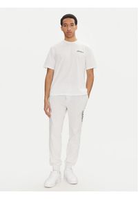Jack & Jones - Jack&Jones Komplet t-shirt i spodnie dresowe Beau 12277849 Biały Relaxed Fit. Kolor: biały. Materiał: bawełna