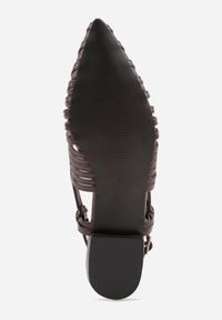 Born2be - Brązowe Sandały na Płaskiej Podeszwie Ozdobione Wycięciami Auraly. Okazja: na co dzień. Zapięcie: sprzączka. Kolor: brązowy. Wzór: aplikacja. Obcas: na płaskiej podeszwie. Styl: casual, elegancki #3