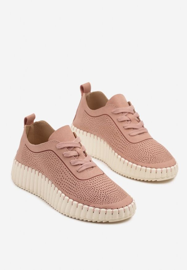 Renee - Różowe Sneakersy na Tłoczonej Platformie z Ażurową Cholewką Ronfira. Kolor: różowy. Szerokość cholewki: normalna. Wzór: ażurowy. Obcas: na platformie