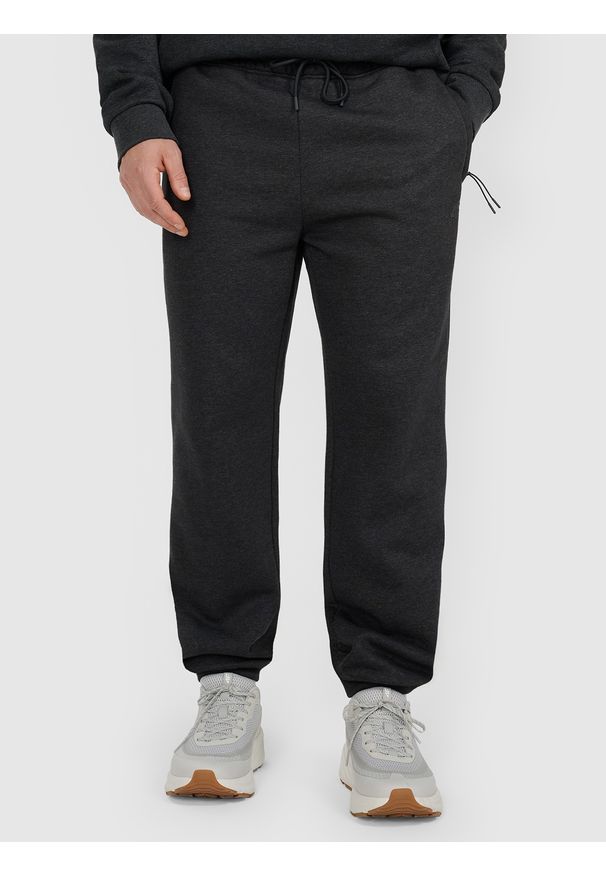 4f - 4F Spodnie dresowe joggery męskie - szare M. Kolor: szary. Materiał: dresówka. Sport: fitness