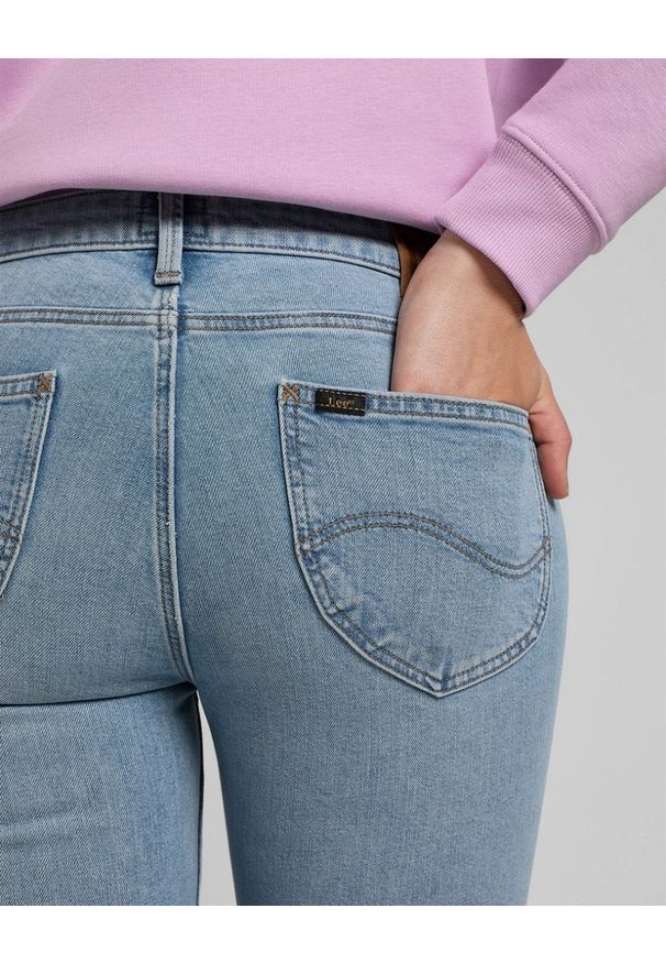 Lee - LEE SCARLETT DAMSKIE SPODNIE JEANSOWE SUNBLEACH L526BKMT 112320159