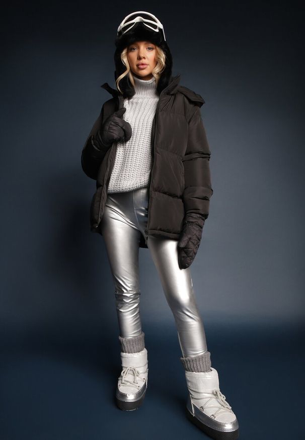 Renee - Czarna Pikowana Kurtka z Odpinanym Kapturem Lucane. Kolor: czarny