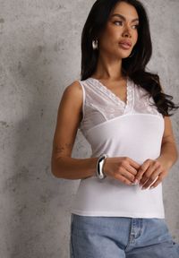 Renee - Biały Bieliźniany Top z Bawełny z Siateczkową Wstawką i Koronką Beranela. Kolor: biały. Materiał: bawełna, koronka. Wzór: koronka #3