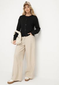 Born2be - Czarny Kardigan o Klasycznym Kroju z Okrągłym Dekoltem Renfira. Okazja: na co dzień. Kolor: czarny. Materiał: jeans. Długość rękawa: długi rękaw. Długość: długie. Wzór: aplikacja. Styl: klasyczny #5