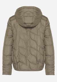 Born2be - Jasnozielona Przejściowa Kurtka z Oryginalnym Pikowaniem i Kapturem Aruvitte. Okazja: na co dzień, na spacer. Kolor: zielony. Materiał: poliester, jeans. Styl: casual #6