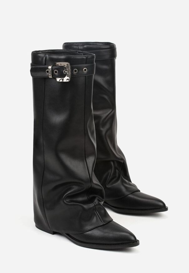 Renee - Czarne Kozaki ze Szpiczastym Noskiem i Wywiniętą Cholewką ze Sprzączką Tusenia. Nosek buta: szpiczasty. Zapięcie: sprzączka. Kolor: czarny. Materiał: jeans, koronka. Szerokość cholewki: normalna