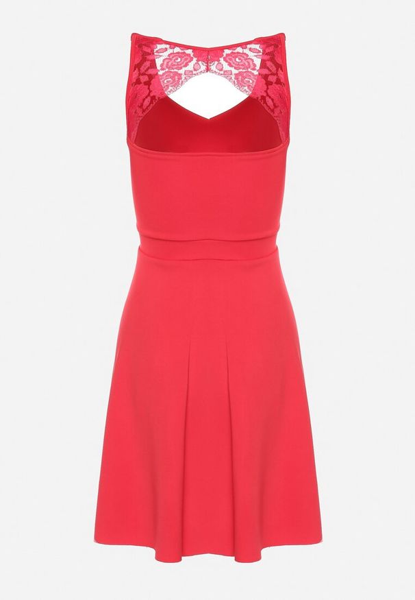 Born2be - Czerwona Rozkloszowana Sukienka na Ramiączkach z Koronkowym Wycięciem na Plecach Devantia. Okazja: na wesele, na randkę, na ślub cywilny. Kolor: czerwony. Materiał: koronka. Długość rękawa: na ramiączkach. Wzór: koronka. Sezon: lato. Typ sukienki: rozkloszowane. Styl: elegancki, klasyczny