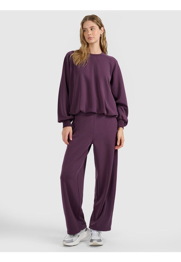 4f - 4F Bluza dresowa nierozpinana z modalem damska - fioletowa M. Okazja: na co dzień. Kolor: fioletowy. Materiał: dresówka. Styl: casual