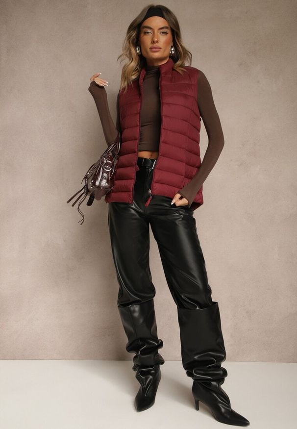 Renee - Bordowa Kamizelka Ozdobiona Pikowaniem Soellame. Okazja: na co dzień. Kolor: czerwony. Wzór: aplikacja. Styl: street, casual