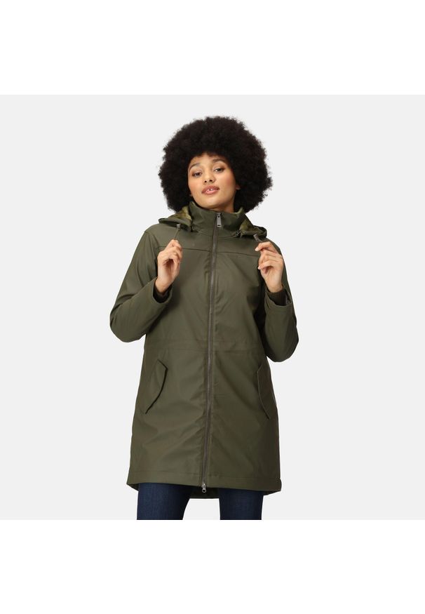 Kurtka turystyczna damska Fantina Regatta parka z kapturem. Typ kołnierza: kaptur. Kolor: zielony. Materiał: puch. Sport: turystyka piesza