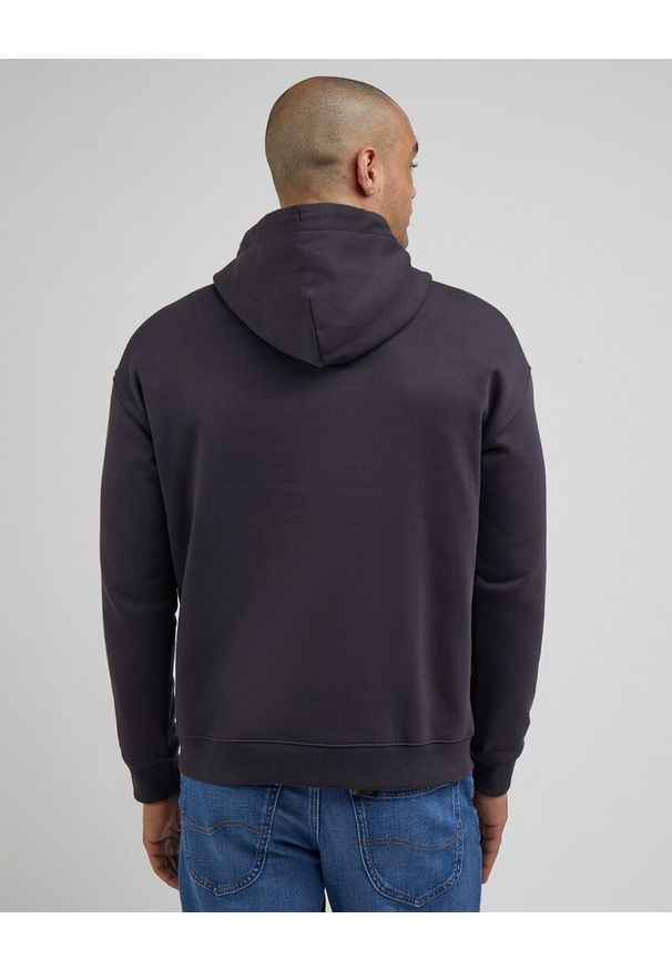 Lee - LEE VARSITY HOODIE MĘSKA BLUZA Z KAPTUREM LOGO WASHED BLACK LL80RFON. Okazja: na co dzień. Typ kołnierza: kaptur. Materiał: wiskoza, jeans, bawełna, materiał. Długość rękawa: długi rękaw. Długość: długie. Wzór: melanż. Sezon: zima, jesień. Styl: casual