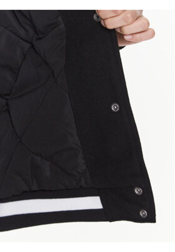 Tommy Jeans Kurtka bomber Letterman DW0DW14940 Czarny Oversize. Kolor: czarny. Materiał: syntetyk