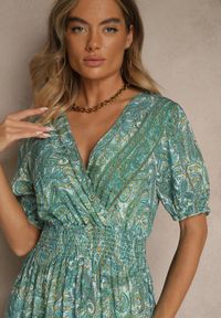 Renee - Zielona Rozkloszowana Sukienka z Bawełny Zdobiona Wzorem Paisley Folitea. Typ kołnierza: dekolt w serek. Kolor: zielony. Materiał: bawełna. Wzór: aplikacja, paisley. Sezon: wiosna #3