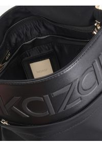 Kazar - Uniwersalna czarna listonoszka damska na szerokim pasku. Kolor: czarny. Materiał: skórzane. Styl: casual #4