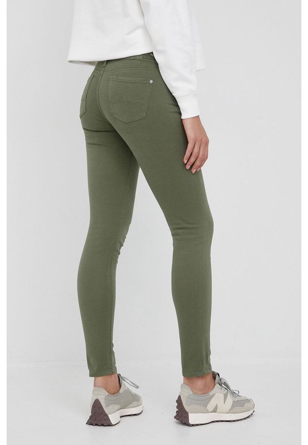 Pepe Jeans spodnie SOHO damskie kolor zielony dopasowane medium waist. Kolor: zielony. Materiał: materiał