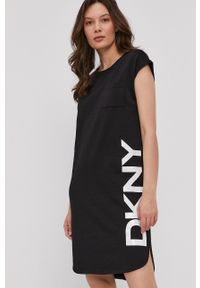 DKNY - Dkny Sukienka P0RD1B2J kolor czarny mini prosta. Okazja: na co dzień. Kolor: czarny. Wzór: nadruk. Typ sukienki: proste. Styl: casual. Długość: mini #1