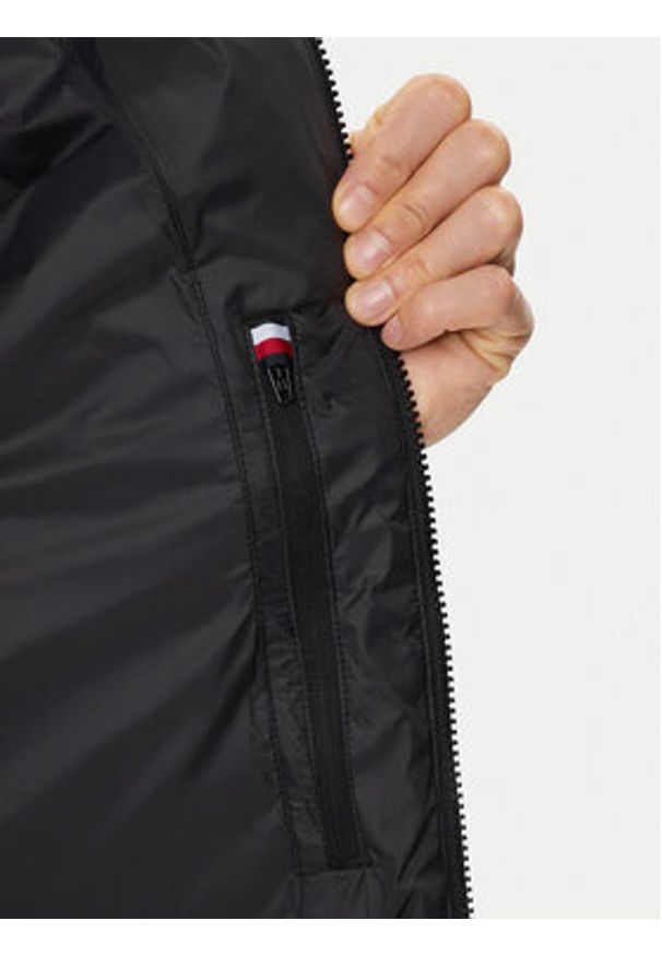 TOMMY HILFIGER - Tommy Hilfiger Kurtka zimowa MW0MW35654 Czarny Regular Fit. Kolor: czarny. Materiał: syntetyk. Sezon: zima