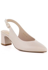 Czółenka damskie z paskiem beżowe Sergio Leone SK463. Zapięcie: pasek. Kolor: beżowy. Materiał: skóra ekologiczna. Sezon: lato. Obcas: na obcasie. Wysokość obcasa: średni #1