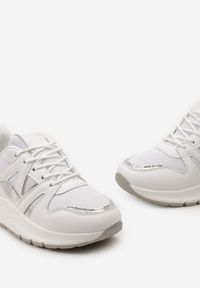 Born2be - Białe Sneakersy z Metalicznymi i Siateczkowymi Wstawkami Dalathe. Nosek buta: okrągły. Zapięcie: sznurówki. Kolor: biały. Materiał: materiał. Obcas: na obcasie. Wysokość obcasa: niski