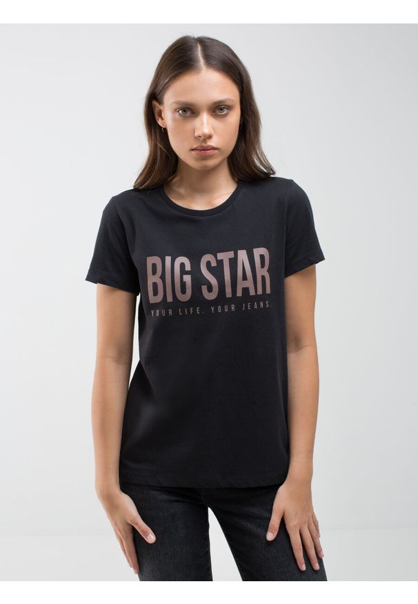 Big-Star - Koszulka damska z nadrukiem czarna Brigida 906. Okazja: do pracy, na co dzień. Kolor: czarny. Materiał: sztruks, dzianina, jeans. Wzór: nadruk. Styl: casual, klasyczny
