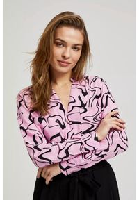 MOODO - Koszula z długimi rękawami z geometrycznym wzorem różowa. Kolor: różowy. Długość rękawa: długi rękaw. Długość: długie. Wzór: geometria #1