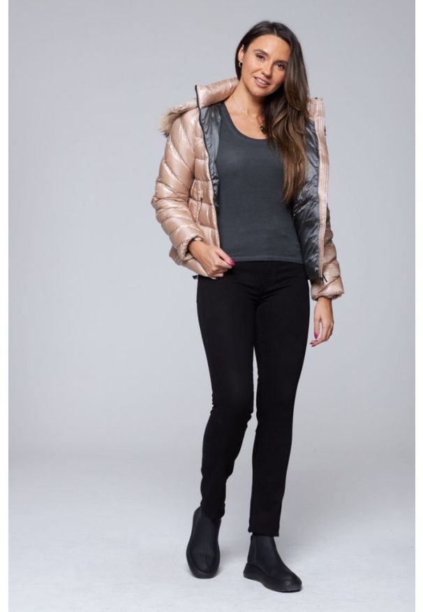 Hetrego - HETREGO Beżowa damska puchowa kurtka Holly z odczepianym kapturem, Rozmiar 40 EU - 44 IT. Kolor: beżowy. Materiał: puch