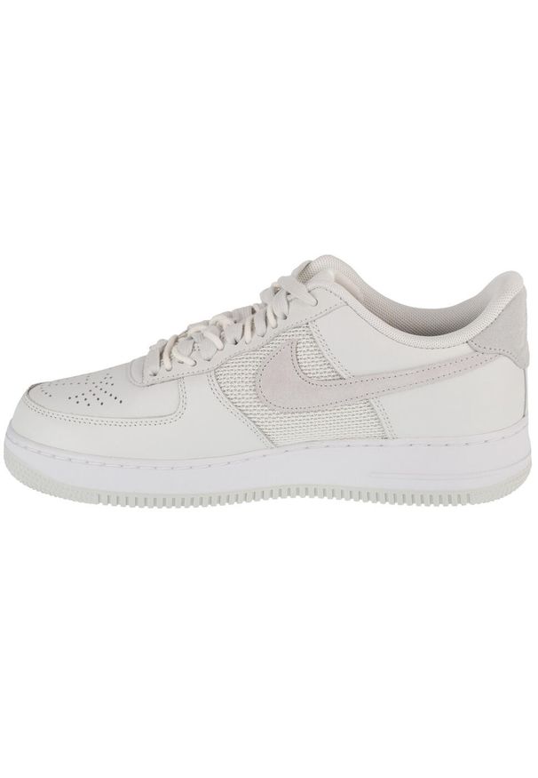 Nike - Buty sportowe Sneakersy męskie, Air Force 1 Low x Slam Jam. Kolor: biały. Materiał: guma, skóra, tkanina, materiał, syntetyk. Model: Nike Air Force. Sport: turystyka piesza