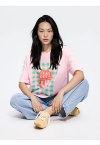 Reserved - T-shirt z nadrukiem - pastelowy róż. Kolor: różowy. Materiał: bawełna, dzianina. Wzór: nadruk