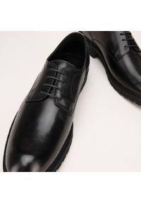 Wittchen - Męskie buty derby skórzane z kontrastową wstawką. Okazja: do pracy, na co dzień. Kolor: czarny. Materiał: skóra. Wzór: aplikacja, gładki. Styl: casual, elegancki #3