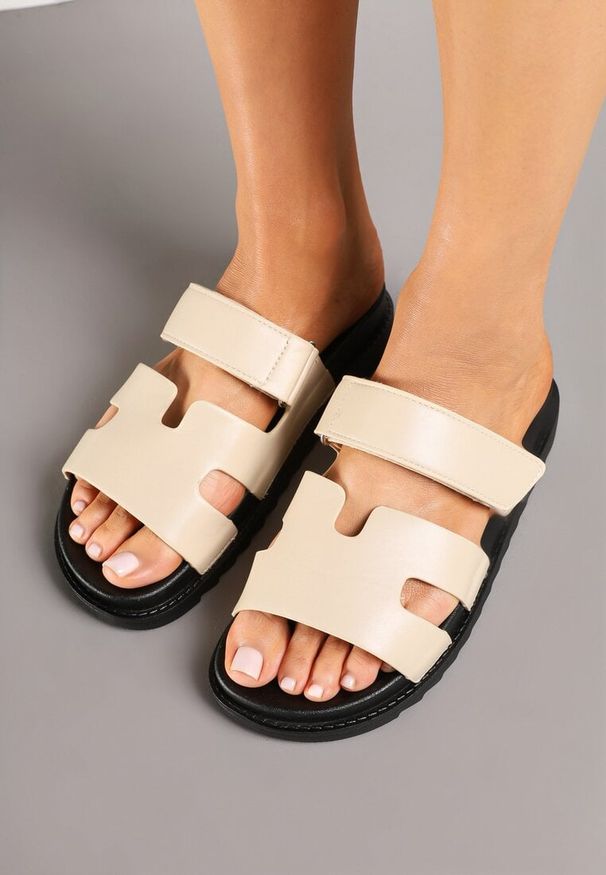 Born2be - Beżowe Klapki na Grubej Podeszwie Ozdobione Wycięciami Faneora. Okazja: na co dzień. Kolor: beżowy. Materiał: jeans. Wzór: aplikacja. Obcas: na platformie. Styl: casual