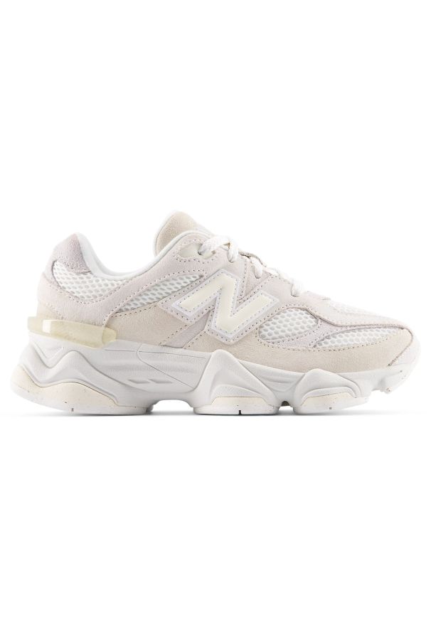 Buty dziecięce New Balance PC9060ER – beżowe. Okazja: na co dzień, na uczelnię. Kolor: beżowy. Materiał: guma, materiał, skóra, syntetyk. Szerokość cholewki: normalna. Sport: turystyka piesza