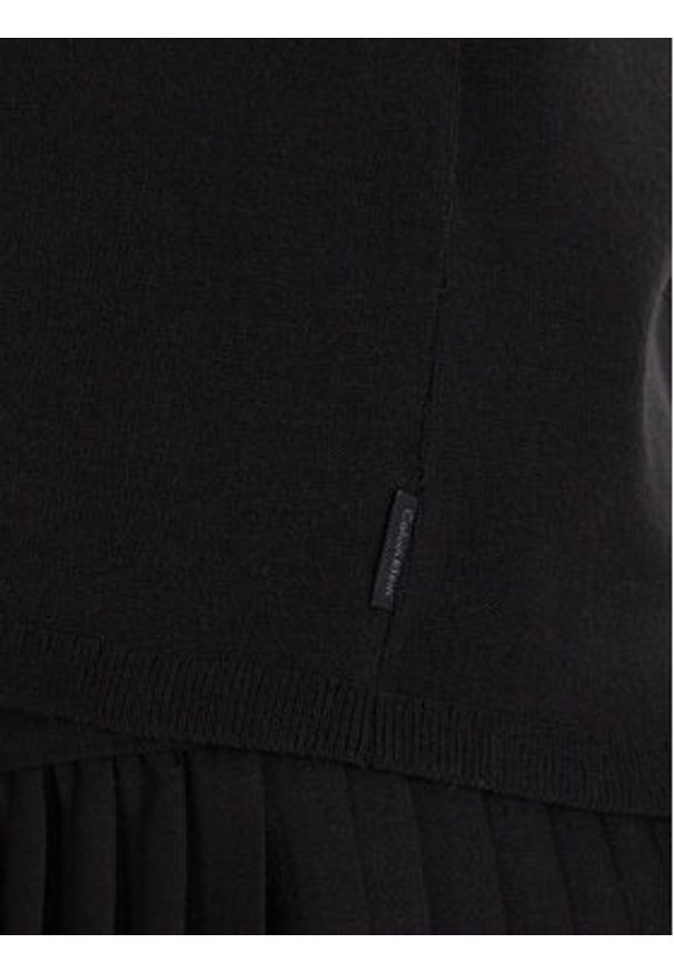 Calvin Klein Top LV044D316G Czarny Slim Fit. Kolor: czarny. Materiał: wiskoza