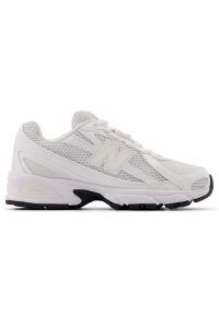 Buty dziecięce New Balance GR740PK – białe. Kolor: biały. Materiał: materiał, syntetyk. Szerokość cholewki: normalna. Sezon: lato. Sport: turystyka piesza