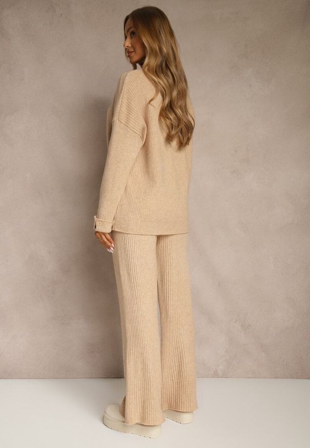Renee - Beżowy Komplet z Wełną i Bawełną Sweter z Guzikami i Szerokie Spodnie Reinelia. Kolor: beżowy. Materiał: wełna, bawełna