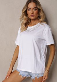 Renee - Biały T-shirt z Bawełny z Krótkim Rękawem i Ozdobnymi Cyrkoniami przy Dekolcie Vilefia. Okazja: do pracy, na co dzień. Kolor: biały. Materiał: bawełna. Długość rękawa: krótki rękaw. Długość: krótkie. Wzór: aplikacja. Styl: casual, elegancki #4