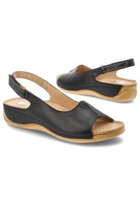 Czarne Sandały Armodo Płaskie Obuwie Damskie. Okazja: na co dzień. Zapięcie: rzepy. Kolor: czarny. Materiał: skóra. Sezon: lato. Styl: klasyczny, casual, elegancki #5