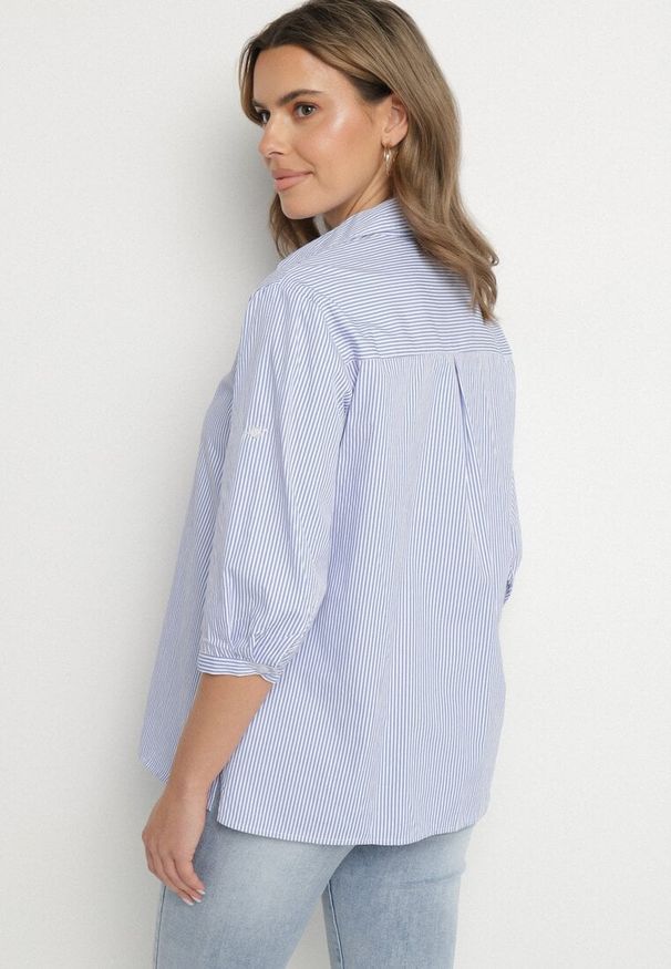 Born2be - Jasnoniebieska Klasyczna Koszula z Bawełny w Paseczki z Rękawem 3/4 Liantarra. Okazja: na co dzień, na spacer. Typ kołnierza: kołnierzyk klasyczny. Kolor: niebieski. Materiał: bawełna. Styl: klasyczny