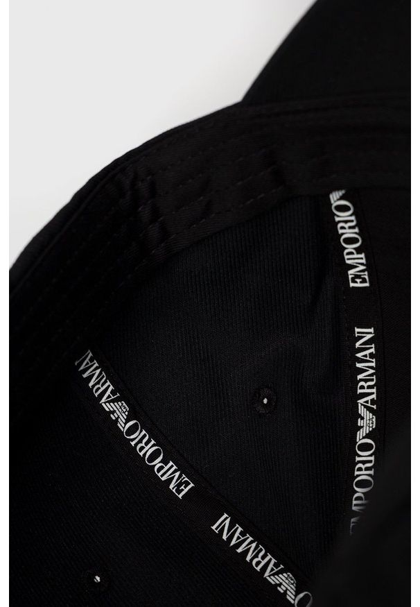 Emporio Armani czapka bawełniana kolor czarny z aplikacją. Kolor: czarny. Materiał: bawełna. Wzór: aplikacja