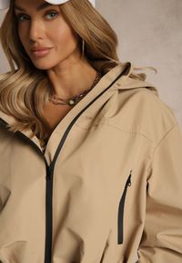 Renee - Ciemnobeżowa Kurtka w Stylu Streetwear z Kapturem Oversize Nativiona. Okazja: na co dzień. Typ kołnierza: kaptur. Kolor: beżowy. Materiał: jeans. Styl: casual #3