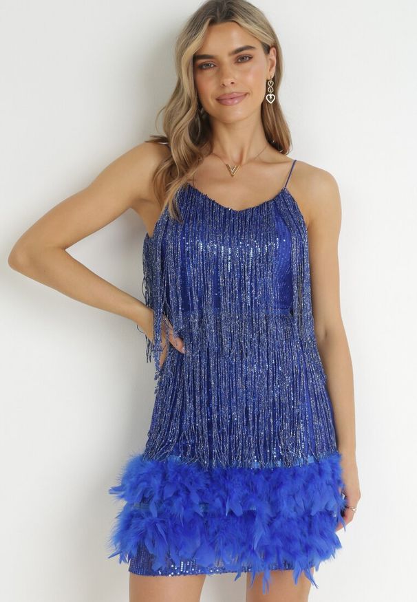 Born2be - Granatowa Sukienka na Ramiączkach z Frędzlami w Cyrkonie i Piórami Mistina. Kolor: niebieski. Materiał: materiał. Długość rękawa: na ramiączkach. Długość: mini