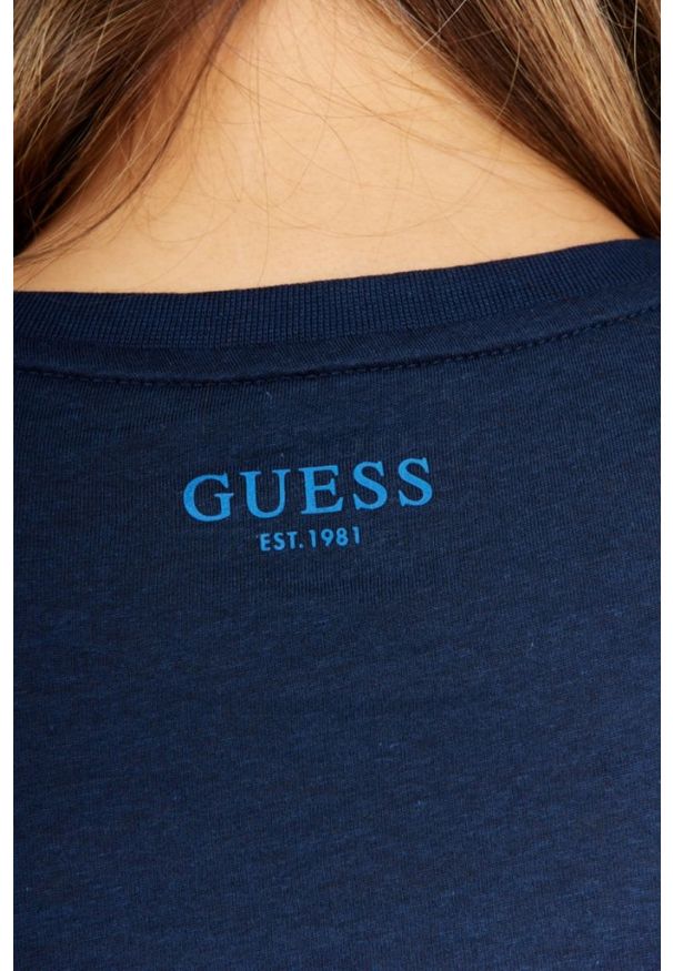 Guess - GUESS Granatowy t-shirt damski iconic. Kolor: niebieski. Materiał: bawełna. Wzór: aplikacja