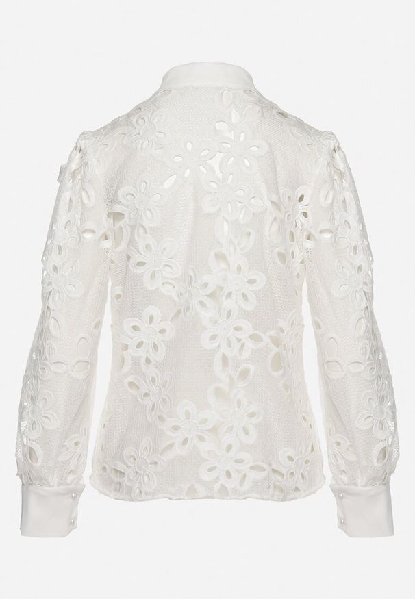 Born2be - Biała Koszula z Ażurowej Koronki w Kwoaty Rarriana. Kolor: biały. Materiał: koronka. Wzór: ażurowy, koronka